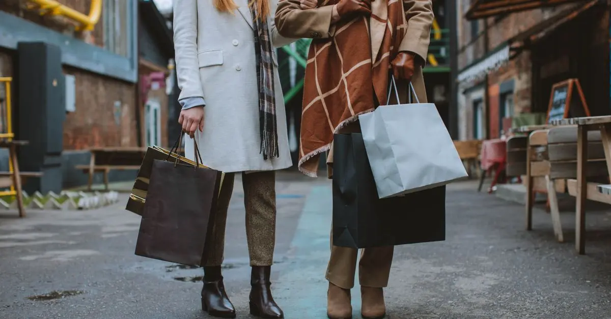 10 accessoires mode indispensables pour chaque femme